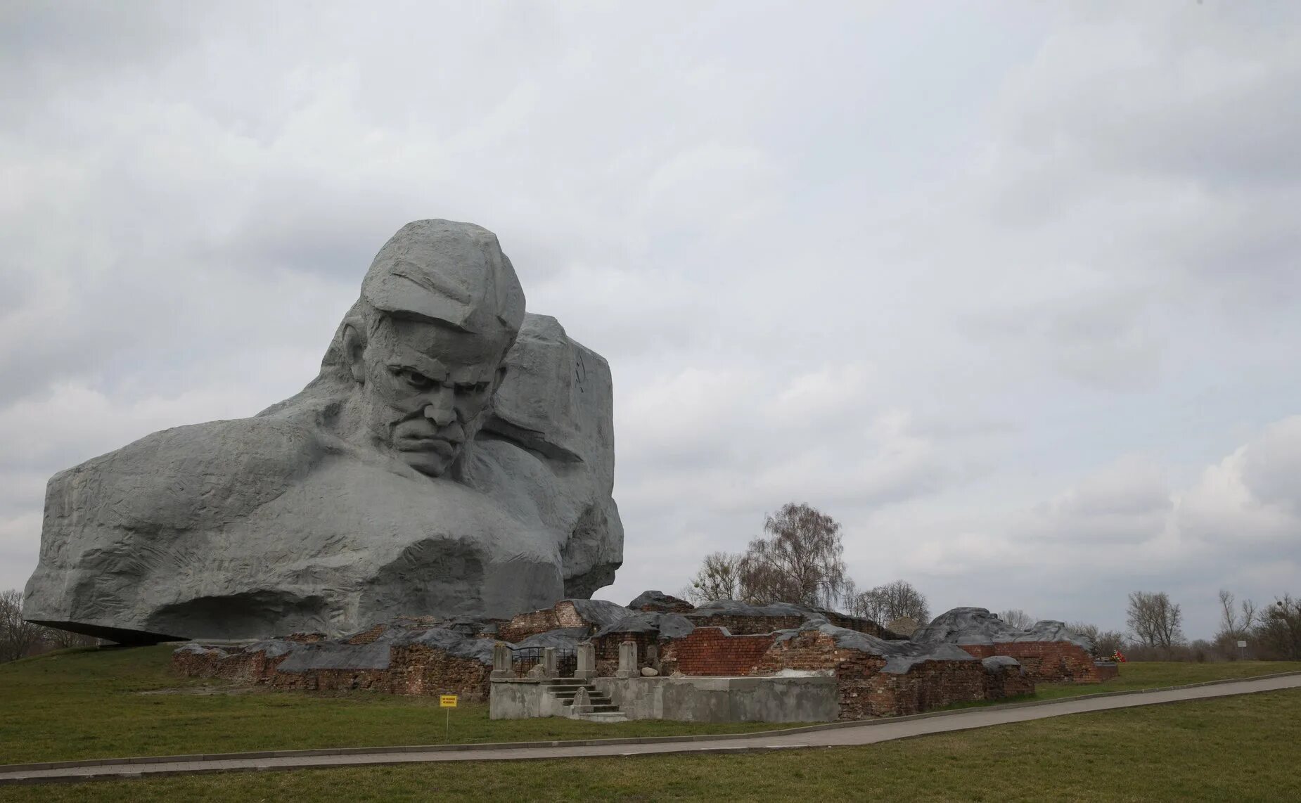 Брестская крепость БССР. Крепость герой Брест. Брестская крепость до войны. Осада Брестской крепости. Брест военных