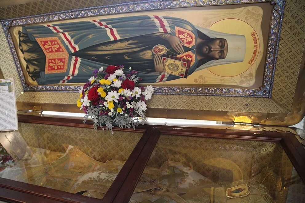 мощи в ростове. мощи в ростове. димитрия, митрополита ростовского (1752). церковь святого дмитрия ростовского (димитриевская церковь) внутри. мощи дмитрия ростовского яковлевский храм.