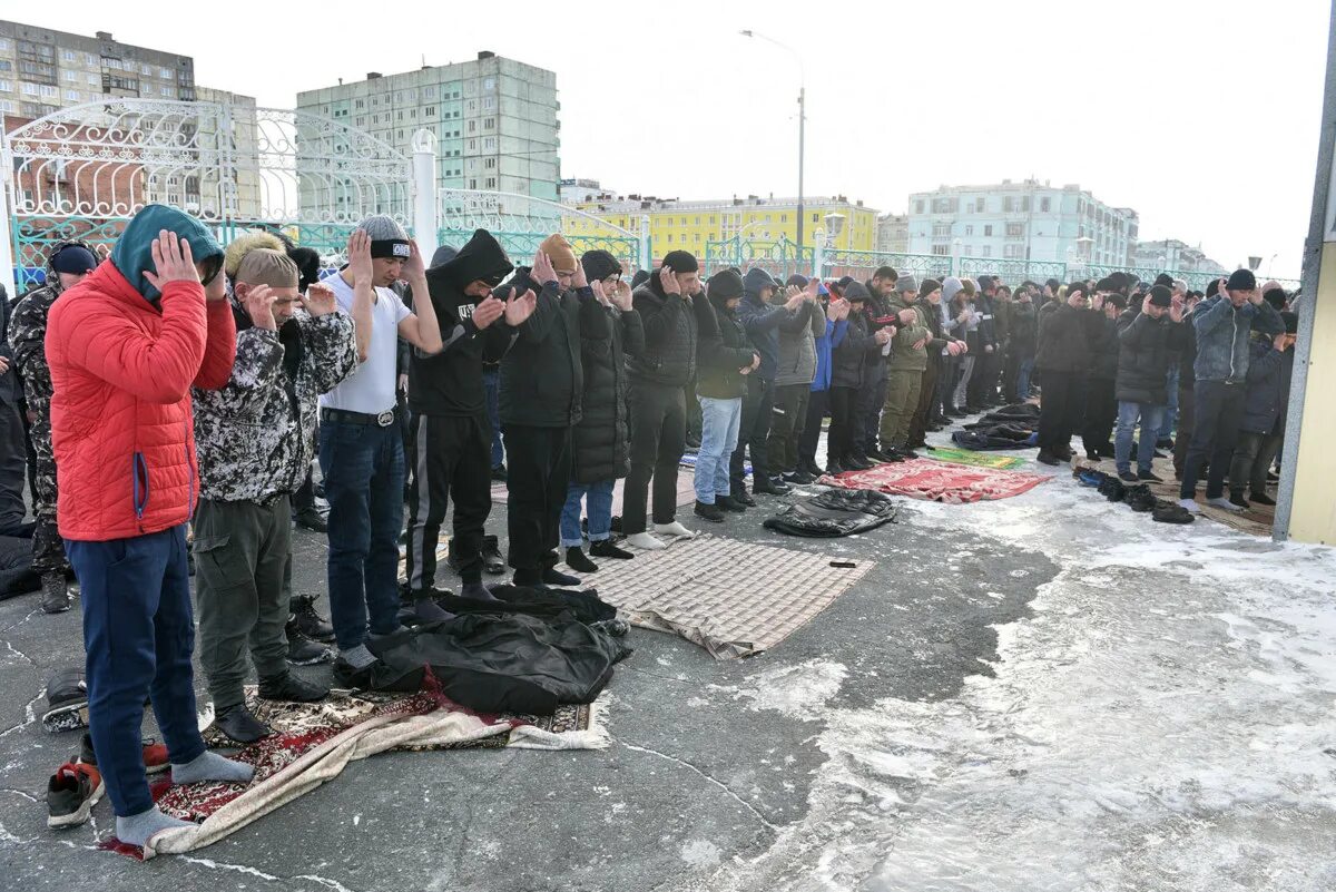 Мечеть Нурд Камаль в Норильске. Мусульмане Норильска. Ураза байрам. Ураза байрам празднование. Нурд камаль