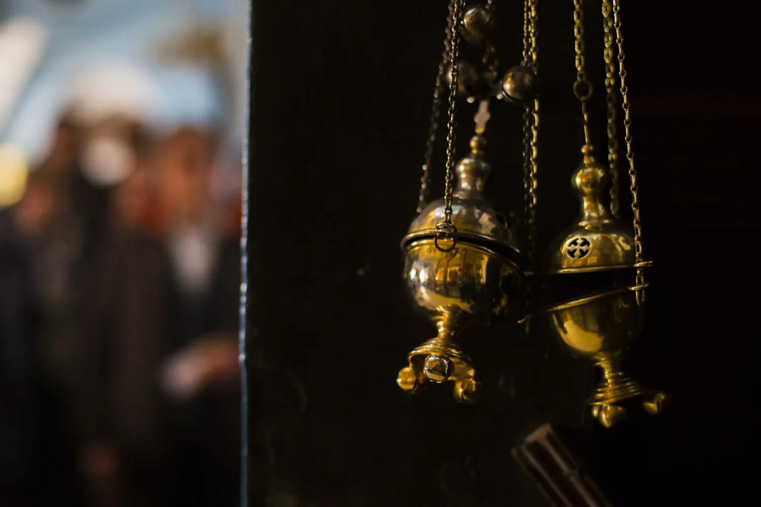 Кадило 5 букв. Кадило на черном фоне. Кадило ювелирное. Кадило батуфамера. Кадило архиерейское.