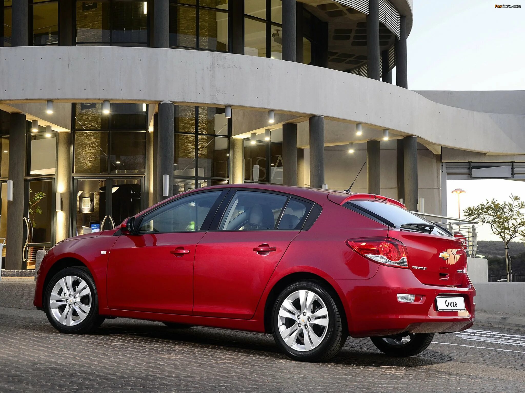 Шевроле хэтчбек 2013. Chevrolet Cruze Hatchback. Chevrolet Cruze хэтчбек. Шевроле Круз хэтчбек 2012. Chevrolet Cruze 2014 хэтчбек.