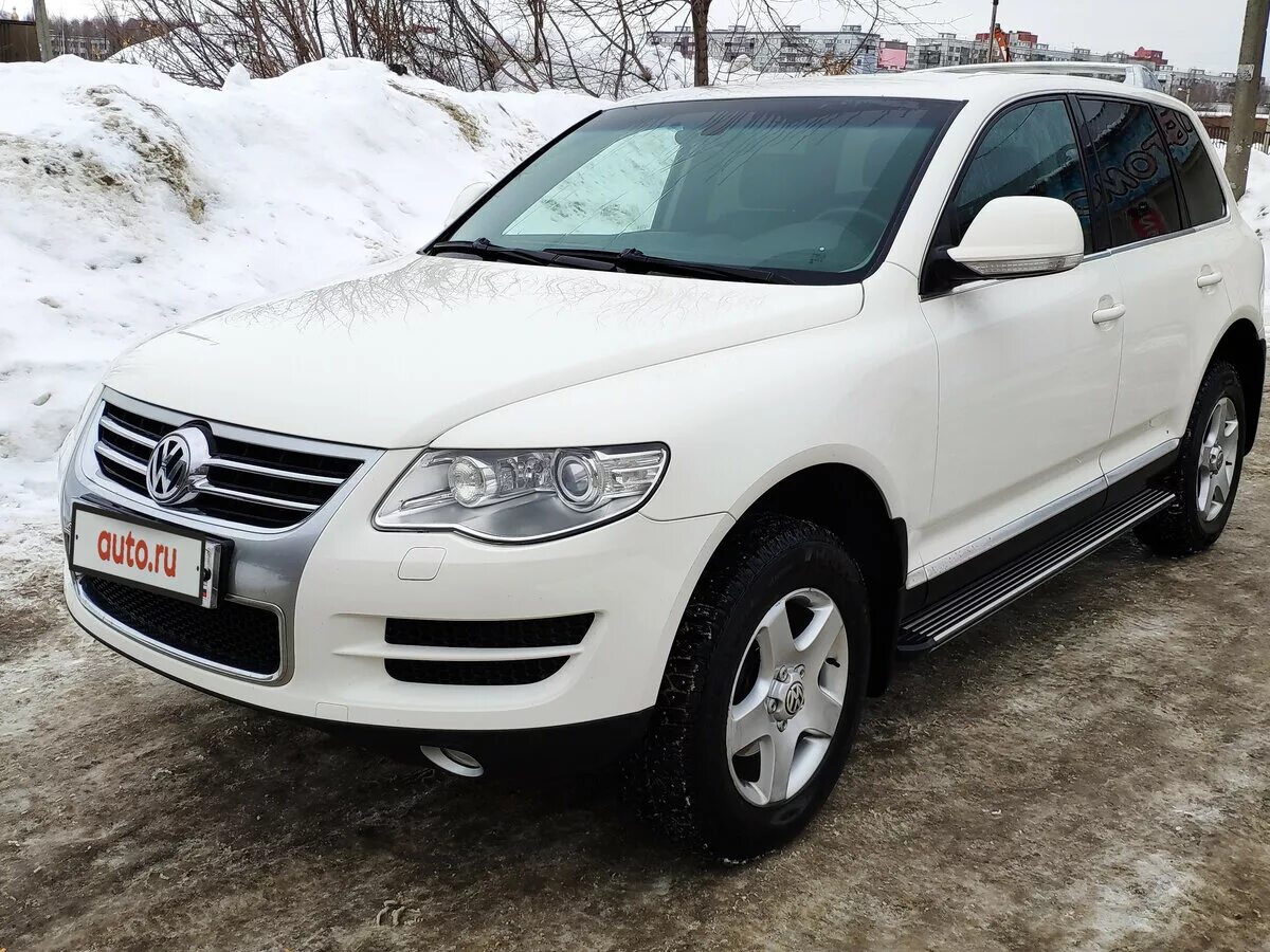 Купить туарега дизеля авито. Volkswagen Touareg 2008 белый. Фольксваген Туарег 2008 2.5 дизель. Фольксваген Туарег 2008. Фольксваген Туарег 2008 год белый.