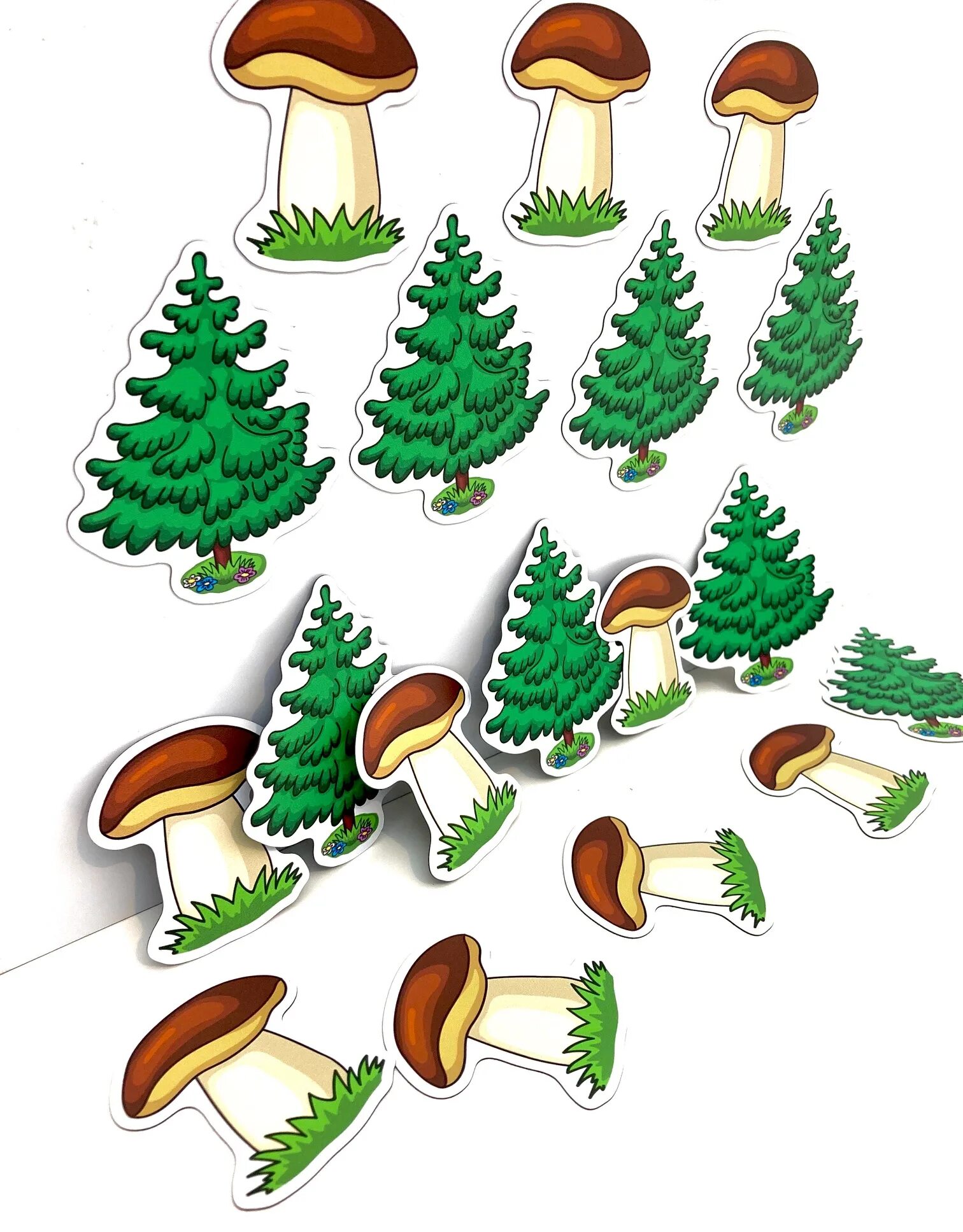 Раздаточный материал елочки. Физминутка грибочки. Грибочки выстроились в ряд. Грибочки выстроились в ряд. Весёлые грибочки шоколадные.