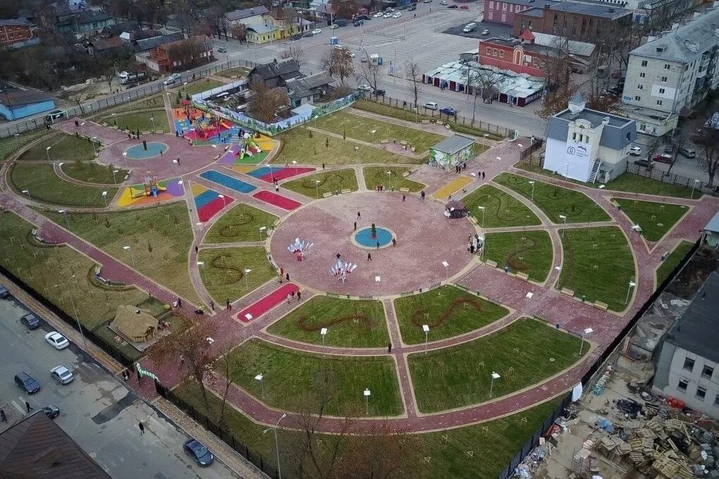 Где в калуге можно сделать. Городской парк Калуга. Парк юного зрителя Калуга. Новый парк Калуга. Сквер на Марата Калуга.