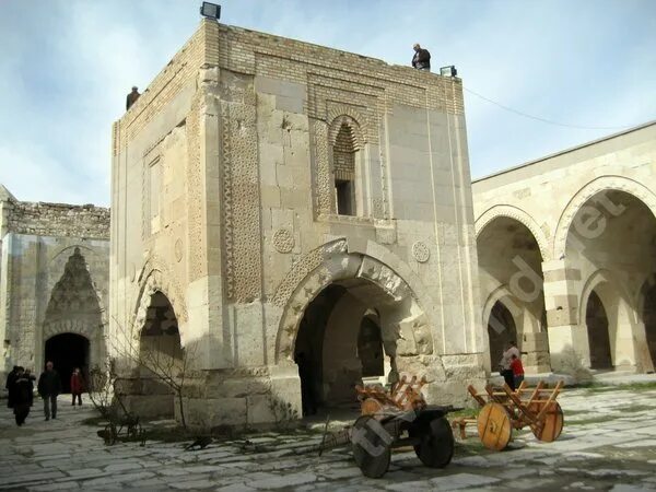 Караван-сарай Султанханы Турция. Караван сарай Каппадокия. Джеракийский Караван-сарай. XIII век.. Караван-сарай Султана Сулеймана. Караван турция