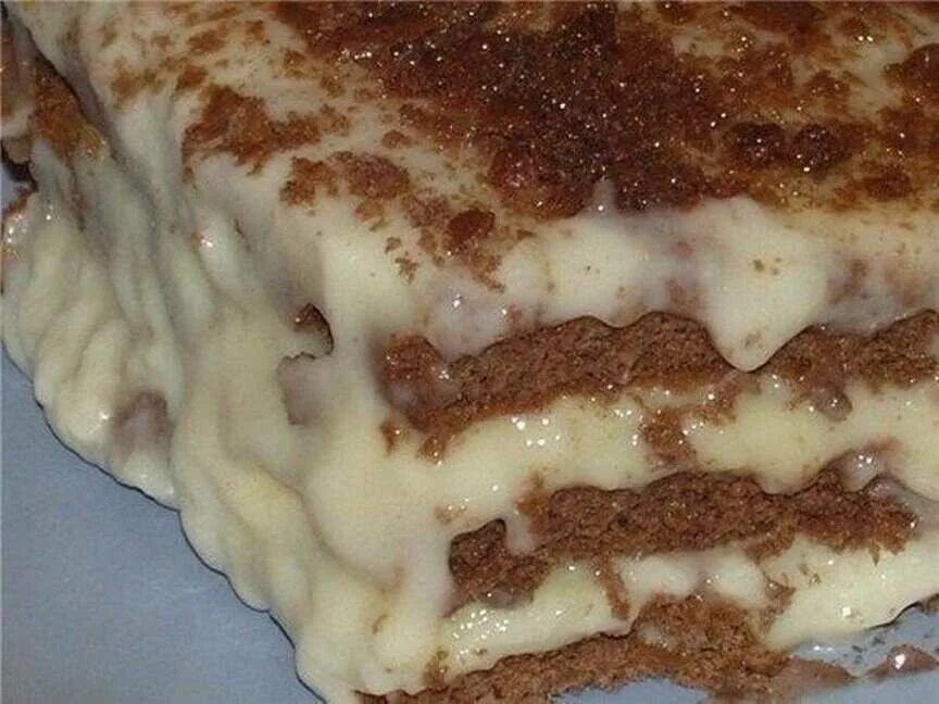Печенье со сгущенкой и бананом. Торт из печенья. тортик из печенья без выпечки с бананом. торт из печенья с бананом. торт из печенья без выпечки.