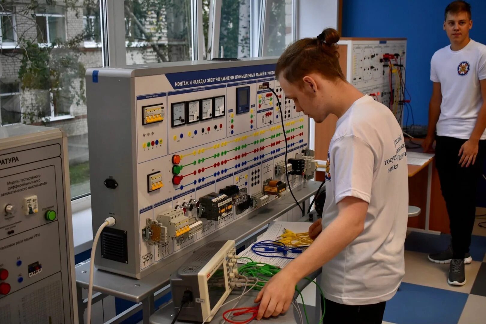 Ползунова кировград. Шааз шадринск. Колледж ползунова кировград. Ползунова кировград. Электромонтажная мастерская.