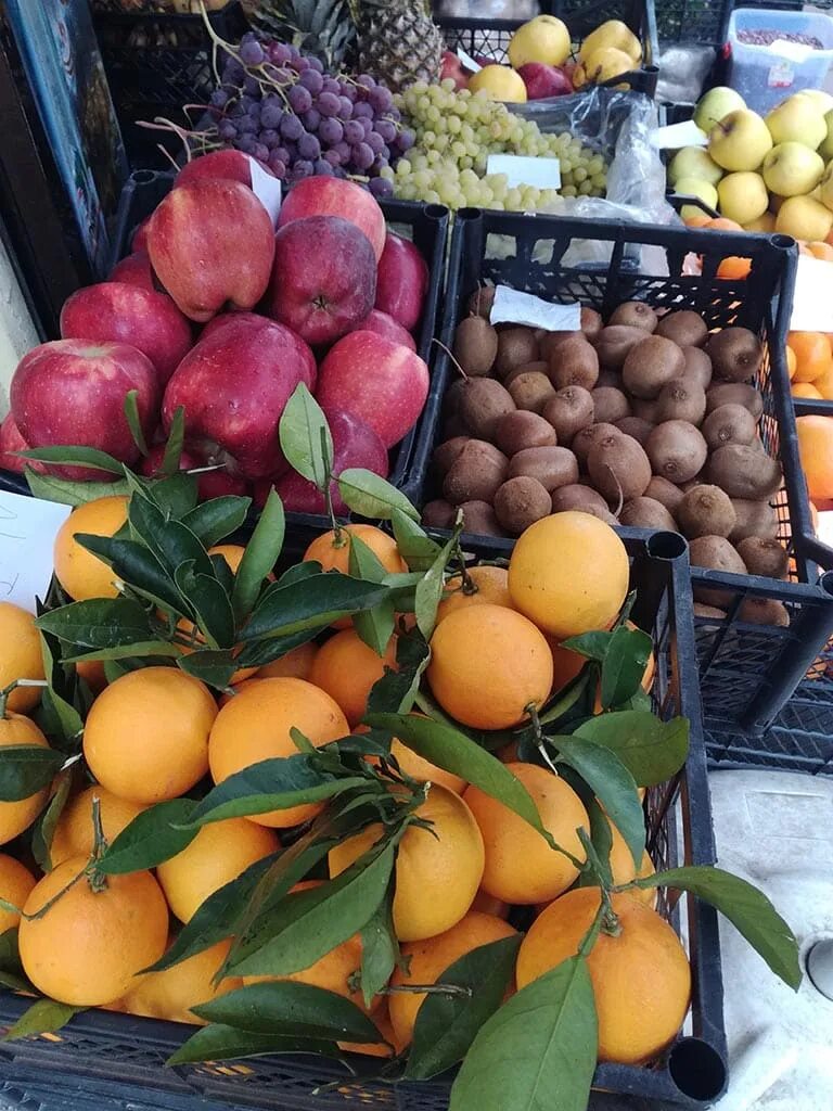 Фрукты батуми. Рынок бони в батуми. Рынок fruit в батуми. Фрукты грузии. Фрукты грузии.