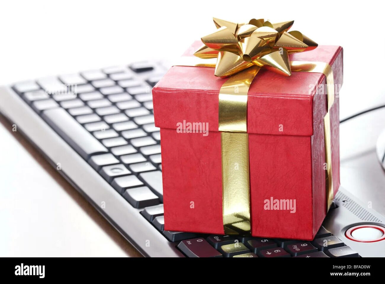 Хорошие подарки приходят. Подарок. Интернет в подарок. Ноутбук в подарок. Компьютер в подарок.