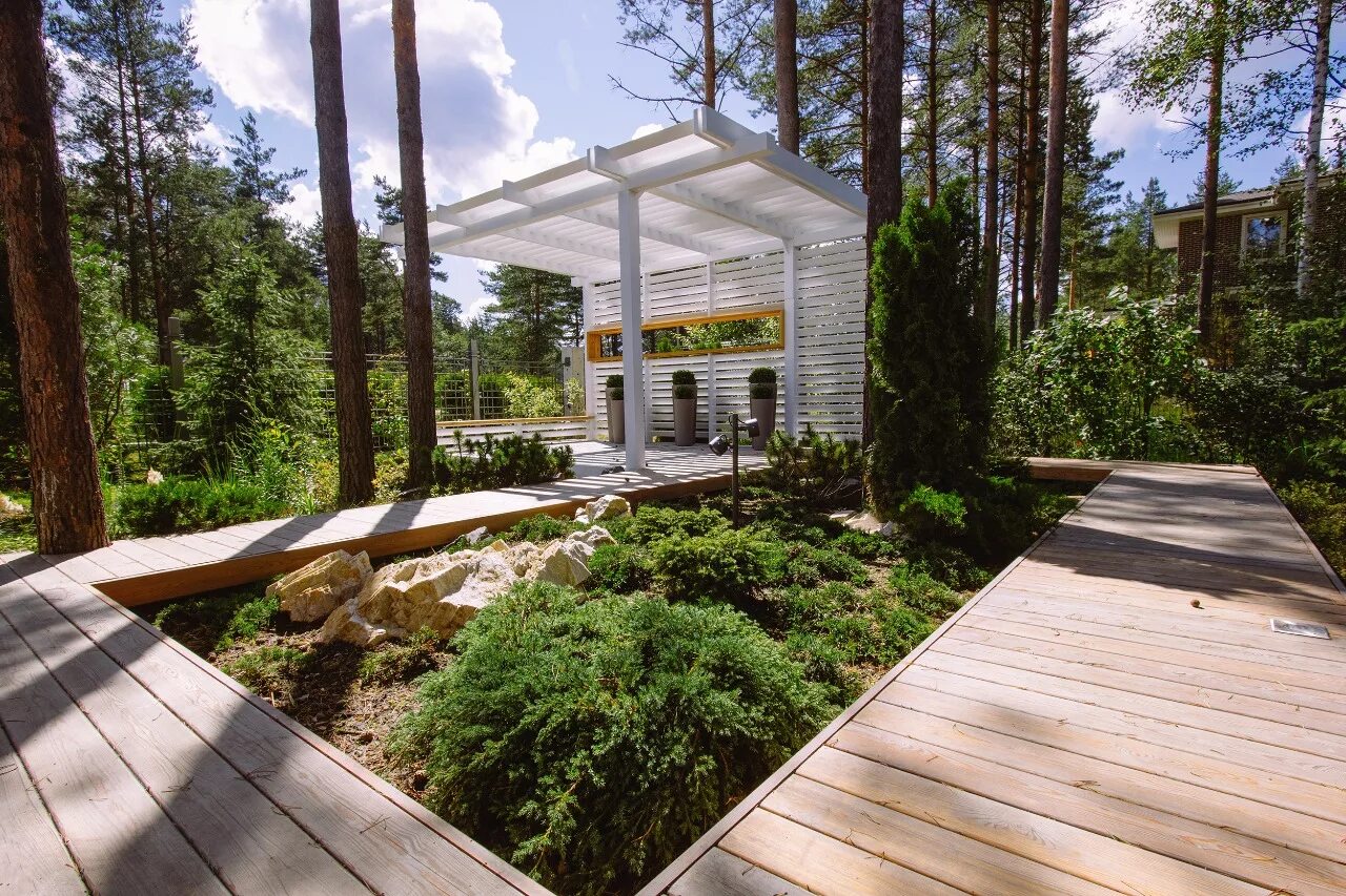 веранда дивный лес. осенняя терраса. веранда в старинном стиле. эко-отель «романов лес», костромская область. красивые деревянные веранды.