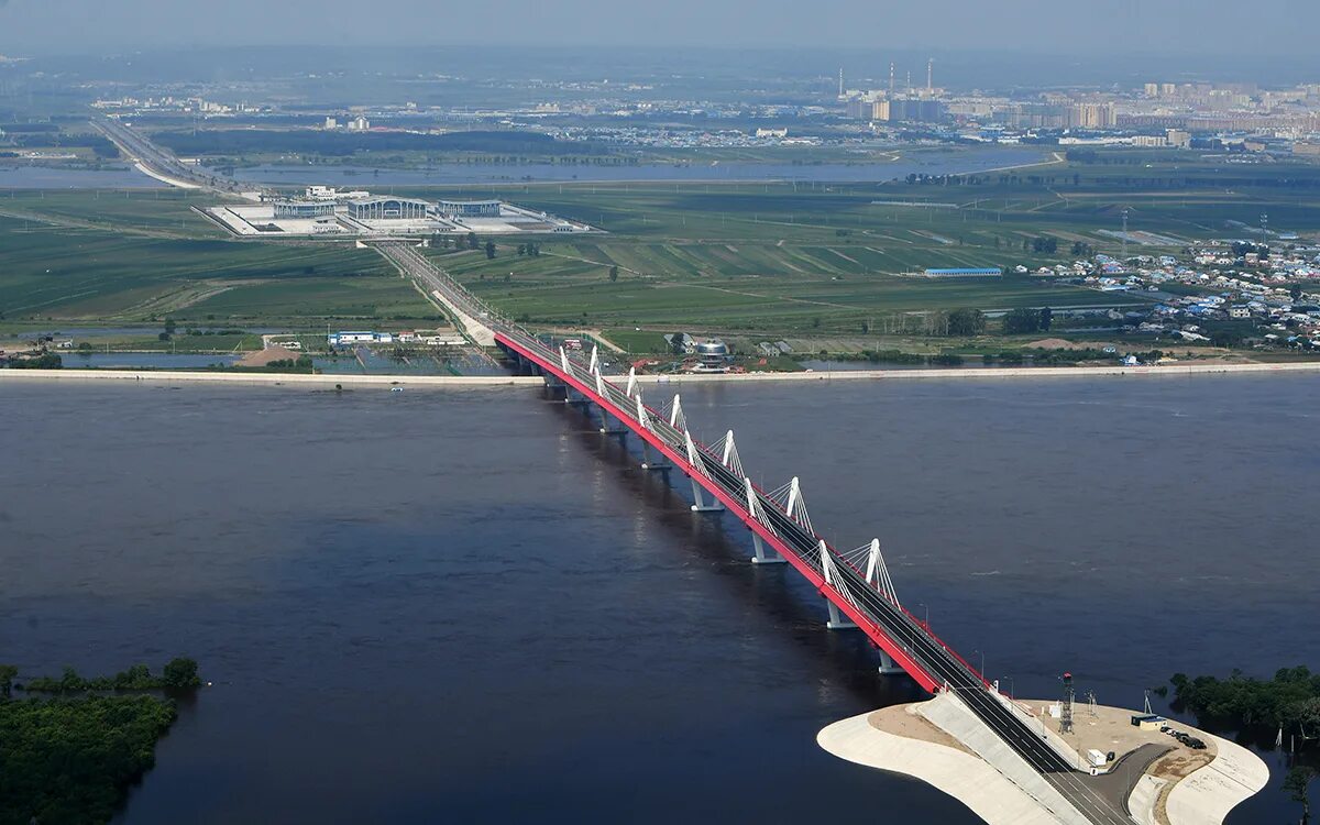 Россия граничит с китаем через реку. Благовещенск и Хэйхэ мост через Амур в Благовещенске. Автомобильный мост Благовещенск Хэйхэ. Мост из Благовещенска в Хэйхэ. Мост Благовещенск Хэйхэ 2022.