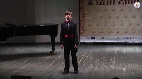 Дебют видео
