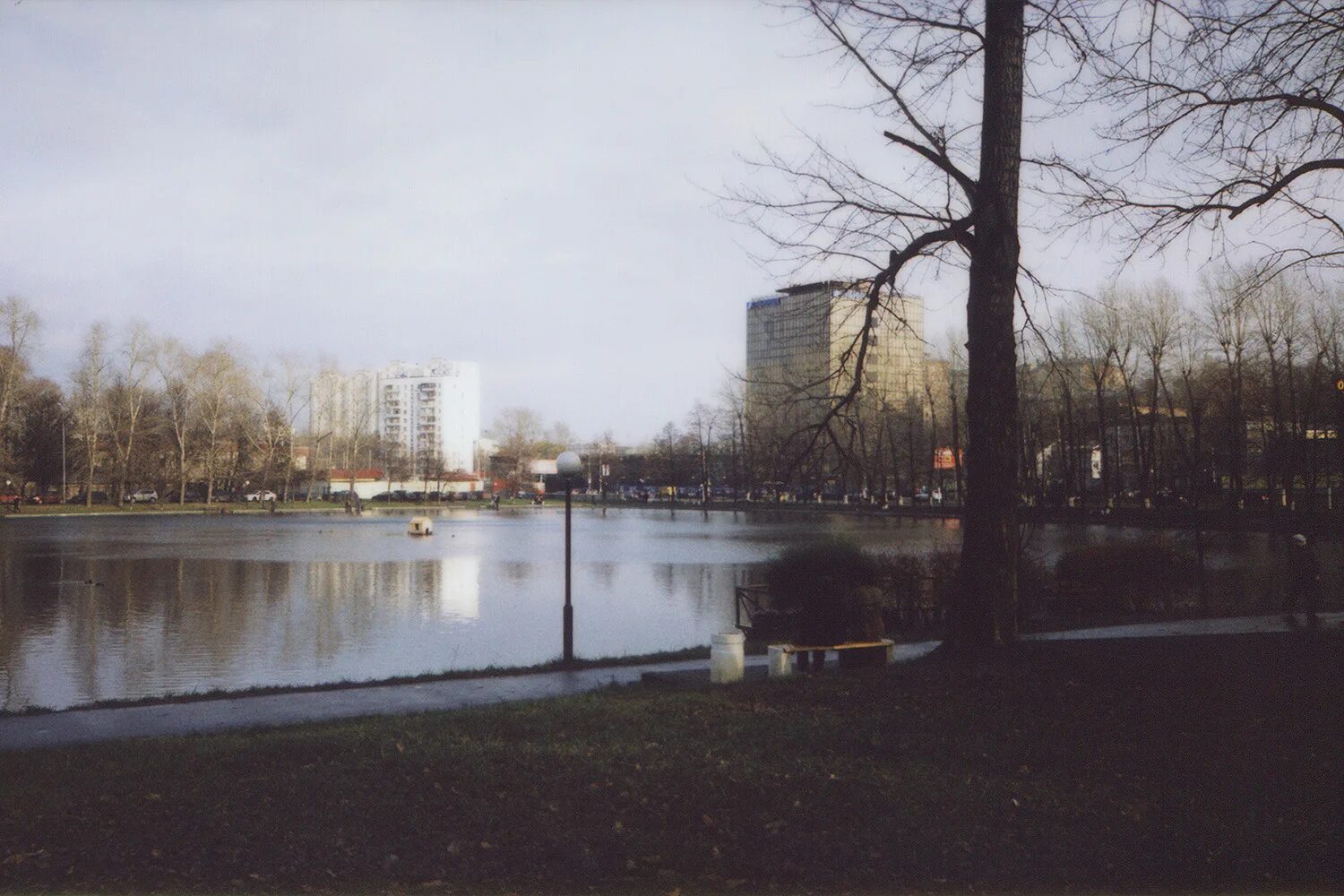 Площадь западного троекуровского пруда. Пруд Бекет Москва. Загородное шоссе пруд Бекет. Парк у пруда Бекет. Донской район парк у пруда Бекет.