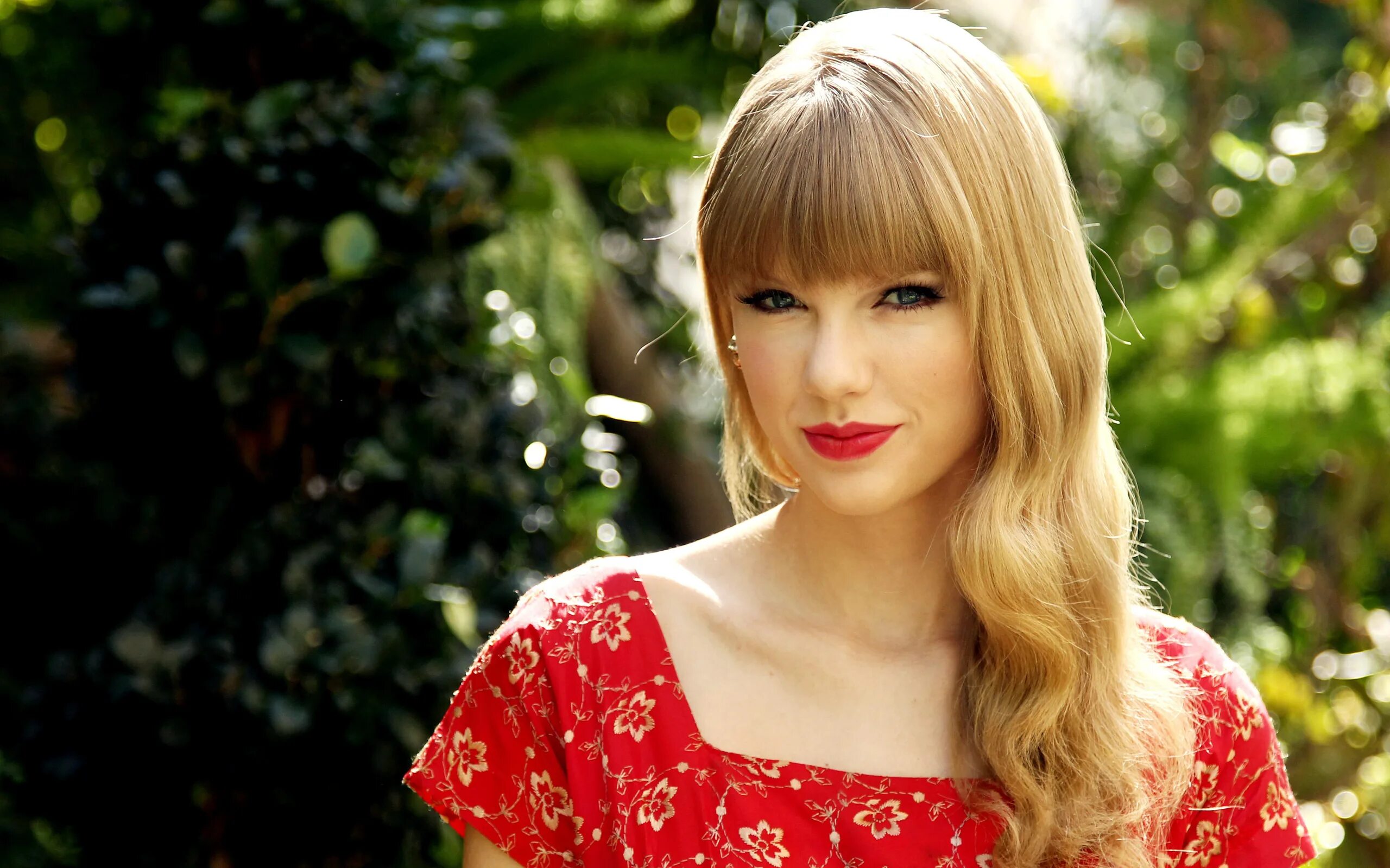 Тейлор Свифт. Taylor Swift Тейлор Свифт. Тейлор Свифт улыбается. Тейлор Свифт рыжая.