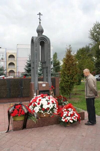 Теракт каширское шоссе 1999 год. Мемориал жертвам теракта на Каширском шоссе. Взрыв на Каширском шоссе 1999. Каширское шоссе 6 корпус 3 до взрыва. Каширское шоссе дом 6 корпус 3 до взрыва.