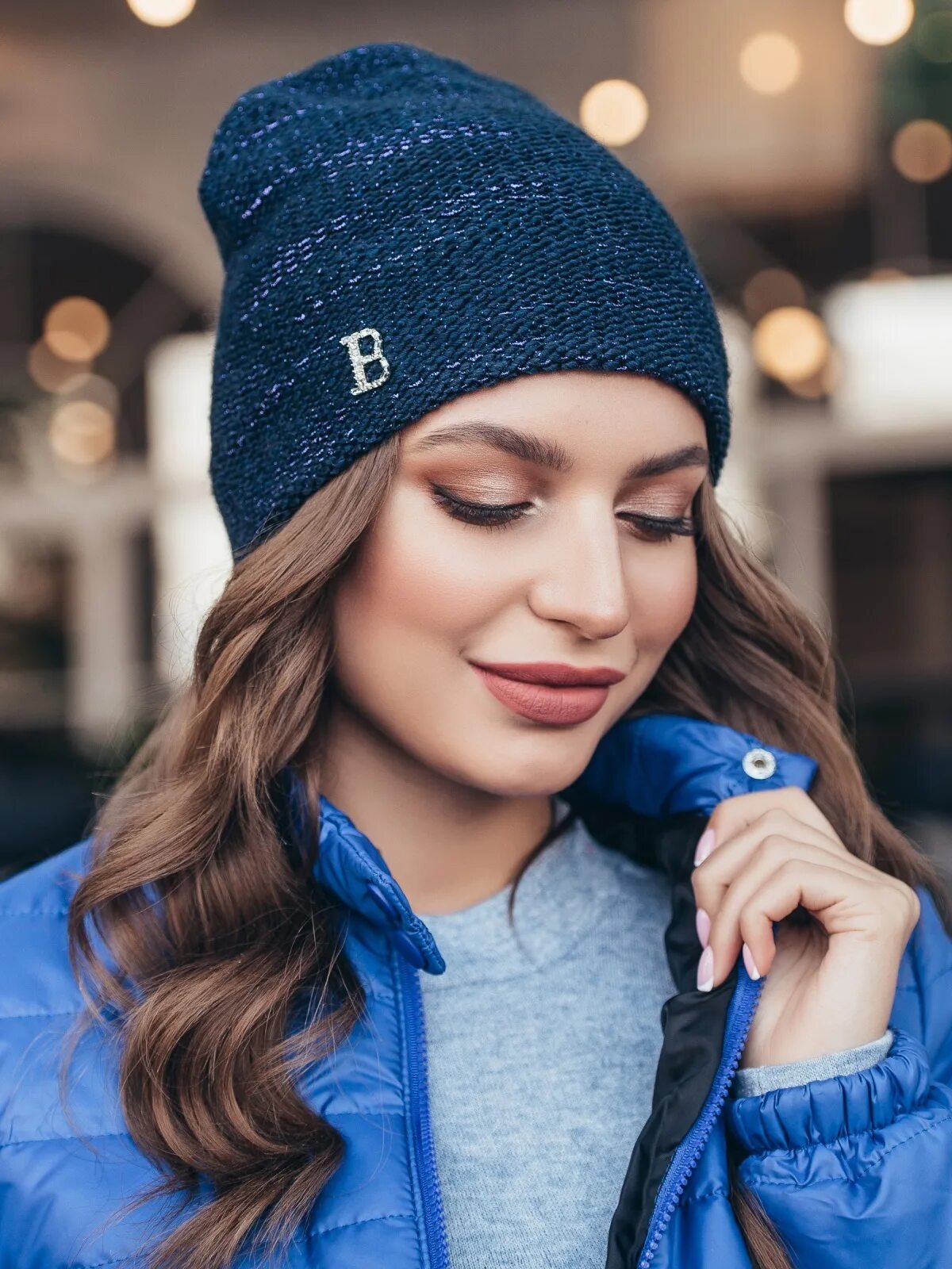 Ярко синяя шапка женская. Голубая шапка. Ярко синяя шапка. Шапка. Ярко синяя шапка.