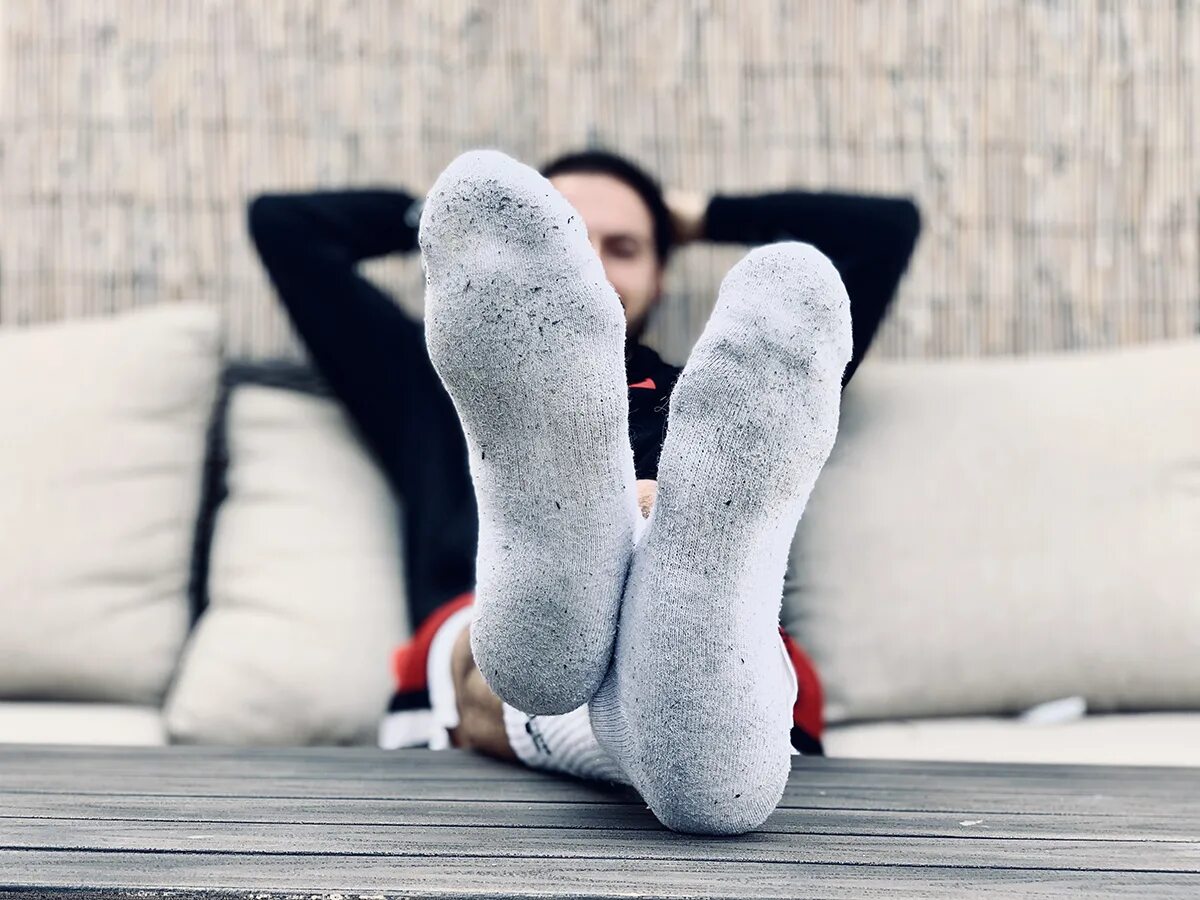 White socks girl. Белые носки. Девушки в белых носках. Простые белые носки. Белые носки для фотосессии.