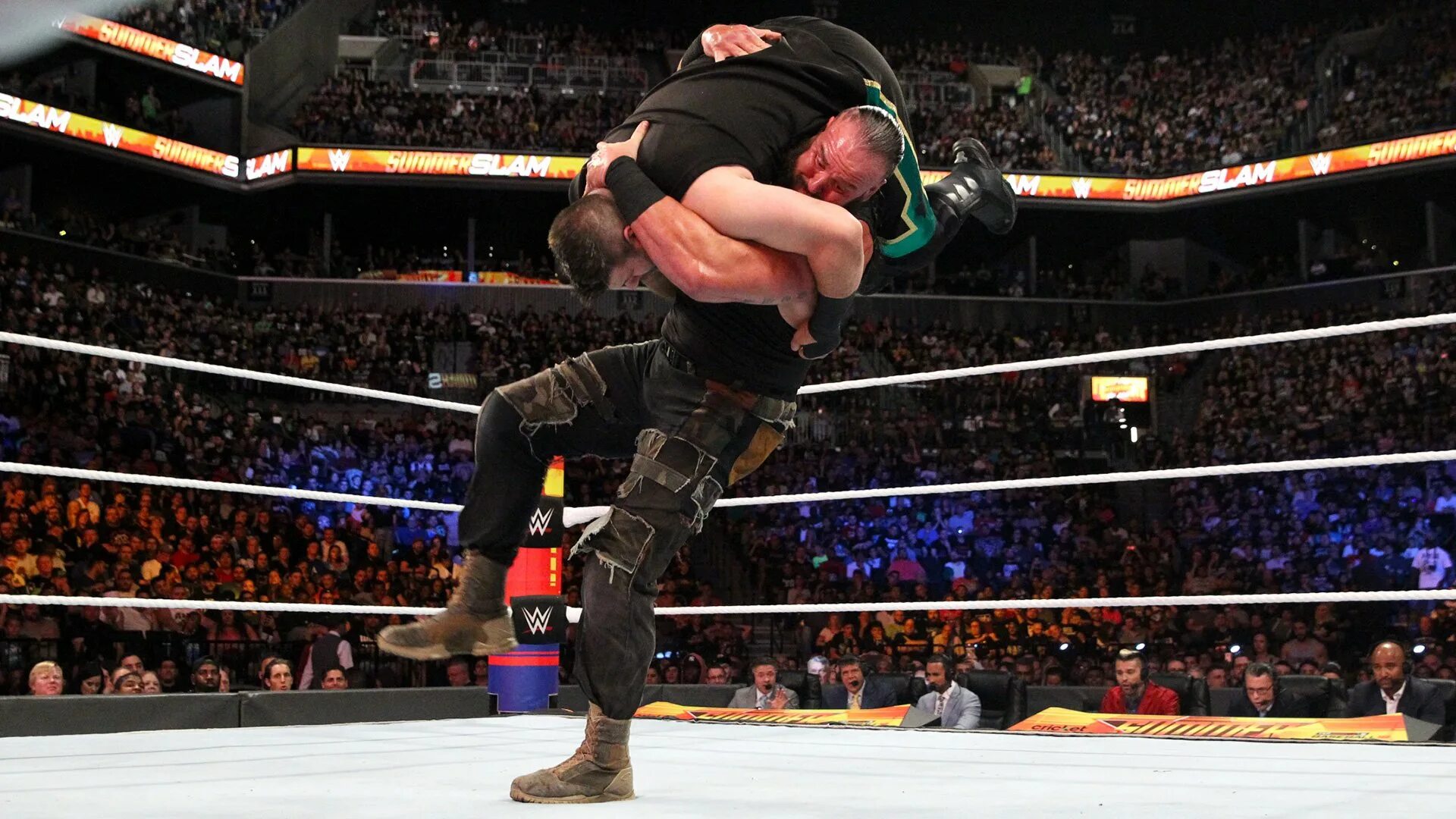 Braun Strowman Running Powerslam. WWE Кевин Оуэнс глаза. Реслинг майнкрафт. Braun Strowman Running Powerslam big show. Backs them up