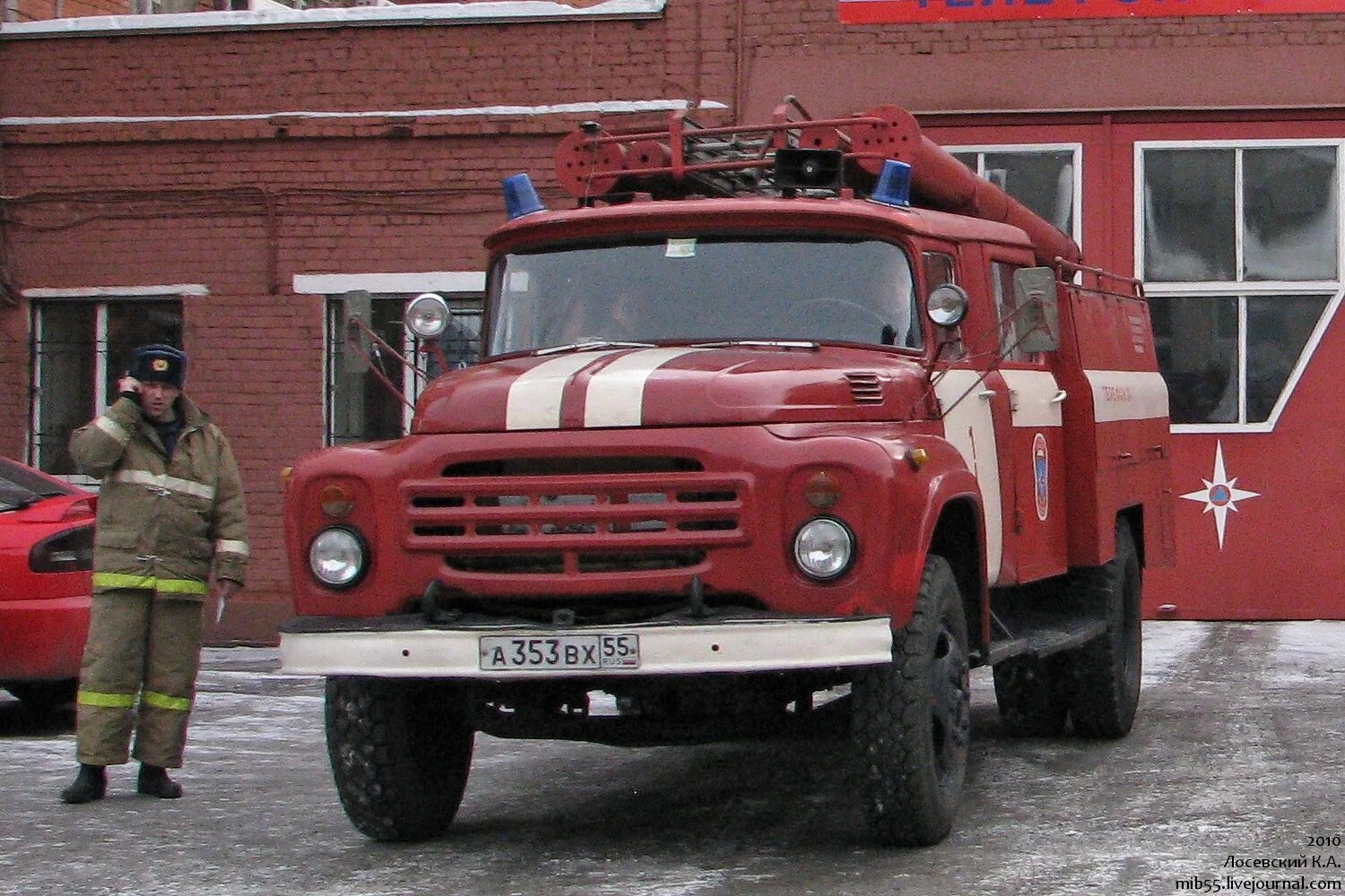 8 пожарка. Пожарный ЗИЛ 4 ПЧ. Пожарная часть Омск. Пожарная часть 1 Омск. Пожарная часть 2 Омск.