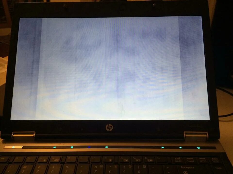 Черный экран на ноутбуке. Серый экран на ноутбуке. Серый экран на ноутбуке HP. Монитор серый экран Acer. Серый экран на ноутбуке при включении.