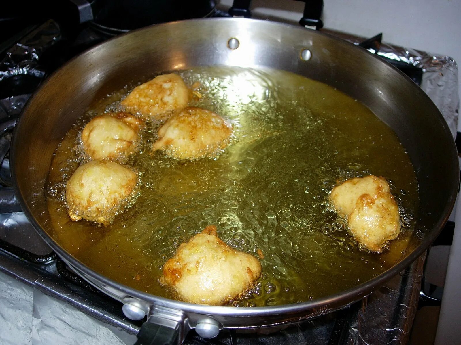 Frying. Фритюрное масло Proser. Deep Fry Pan. Food Fried in Oil.