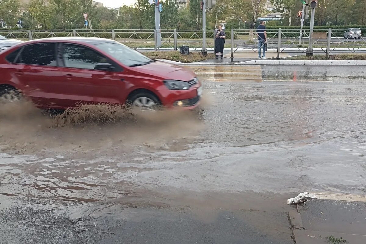 Какие районы затопило в оренбурге. Затопит Оренбург. Утка устроила потоп.