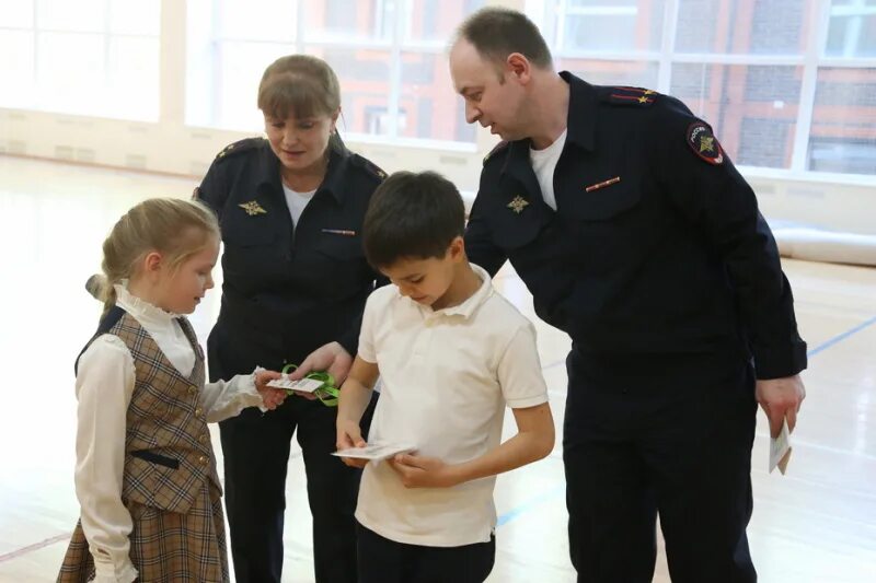 Полиция садика. Полиция для детей. Полицейский для детей. Полиция России. Полицейский в школе.