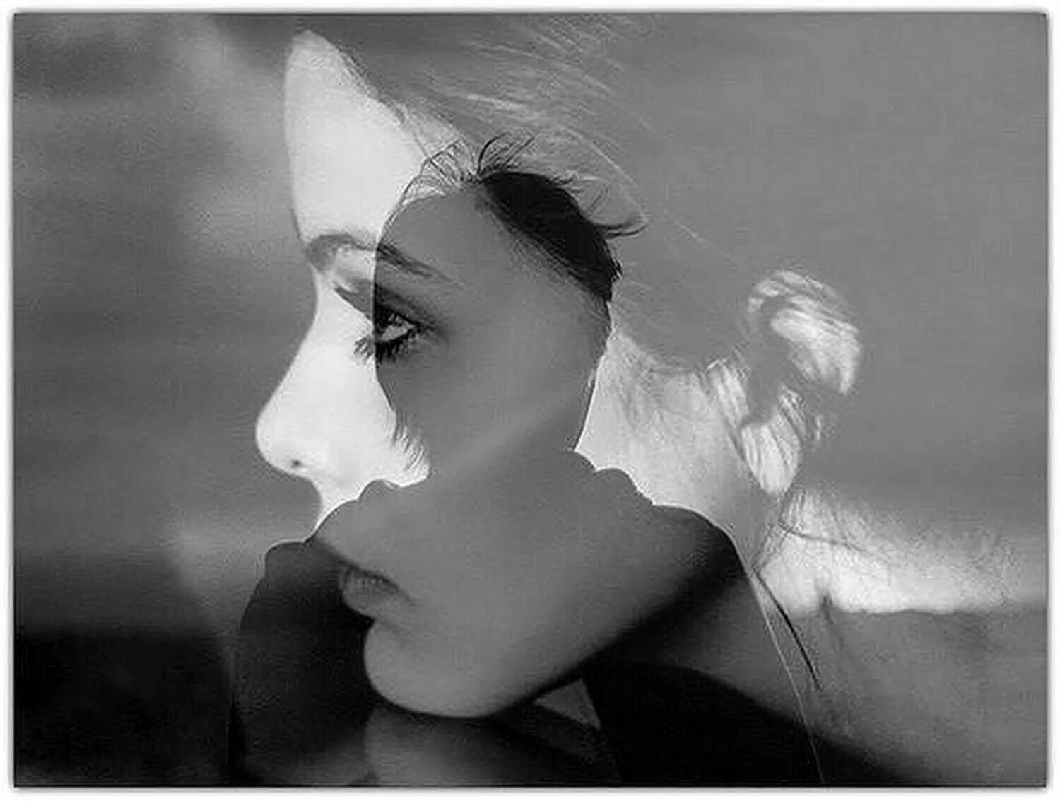 Чувства между строк. Глаза в глаза любовь. Между строк картинки. Девушка пишет письмо любимому. Любовь расставание.