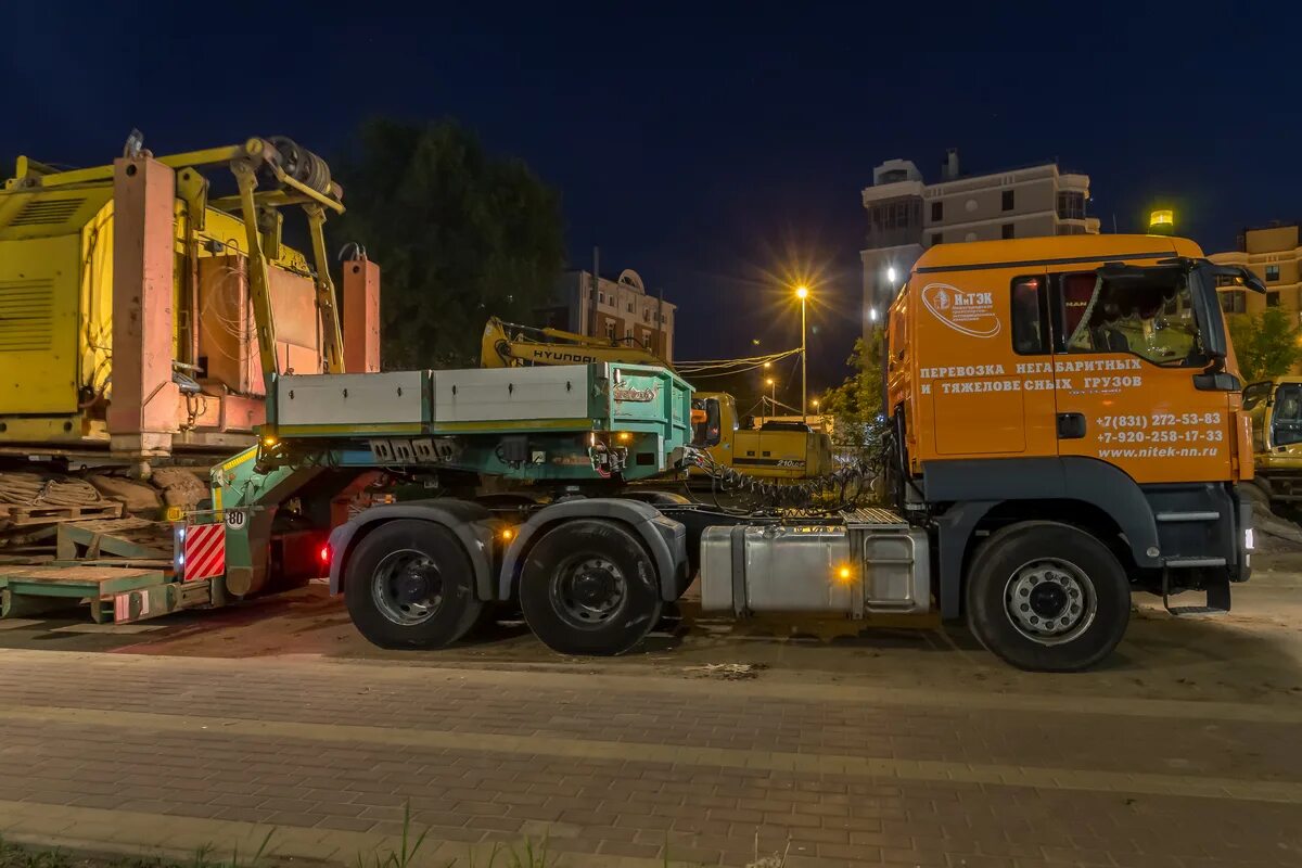 Водитель на трал вакансии. Негабаритный трал КАМАЗ. Ман 852 трал. Крупногабаритные перевозки. Трал для негабаритного груза.