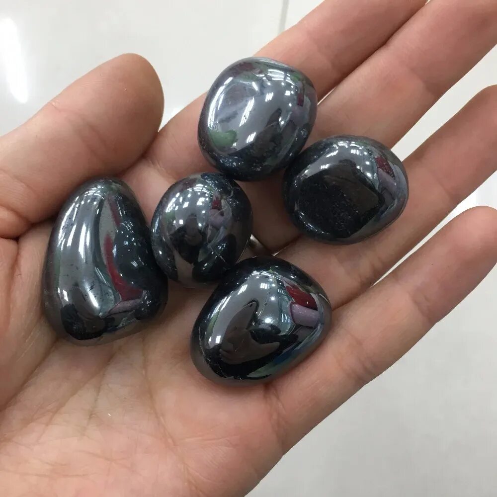 Железняк минерал. Гематит красный железняк. Свойства гематита камня для человека. Гематит красный железняк. Железняк гематит.