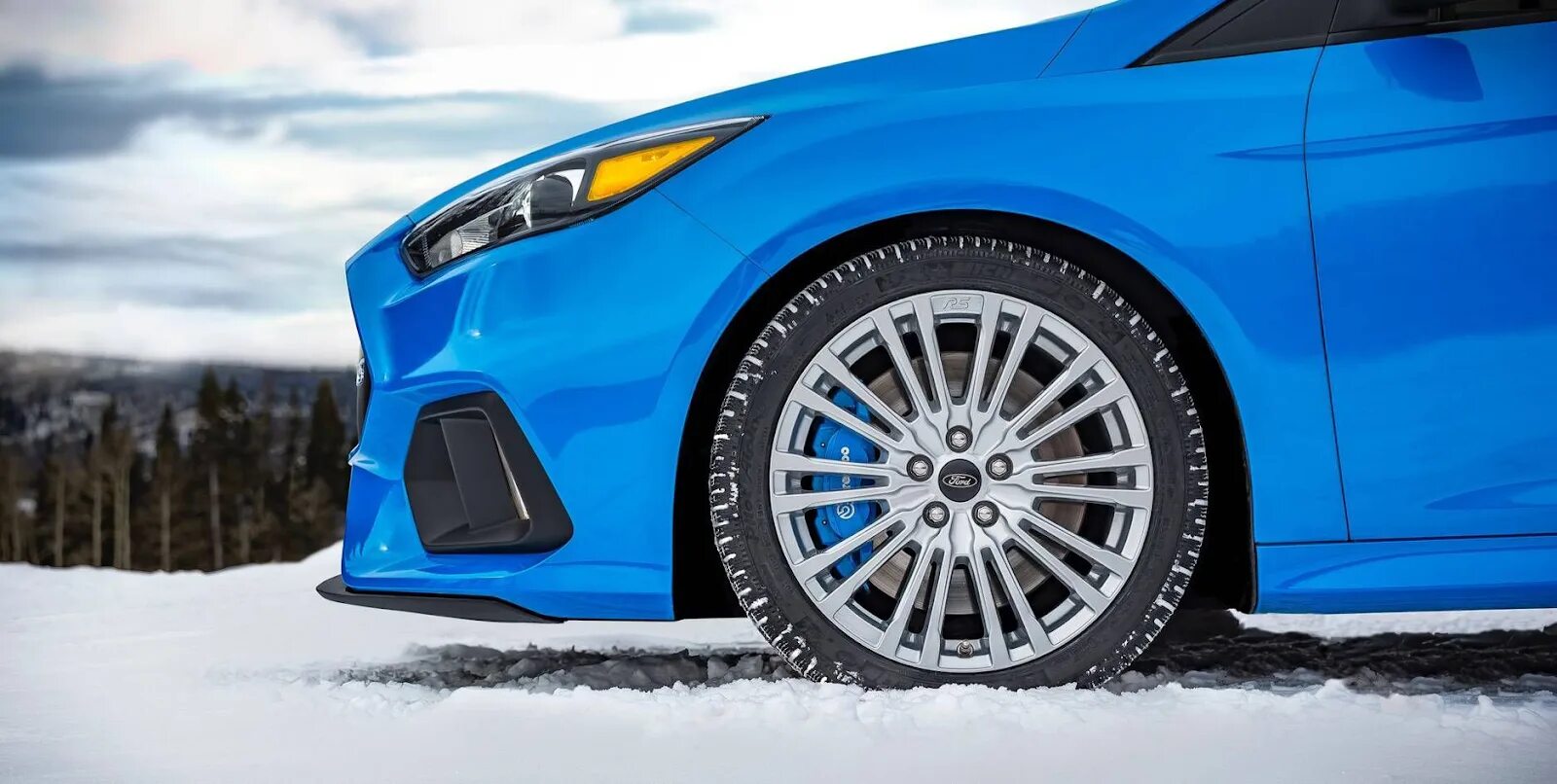 Купить резину форд фокус летняя. Ford Focus RS Snow Winter. Шины фокус 3 РС. Ford Focus RS. Зимние шины.