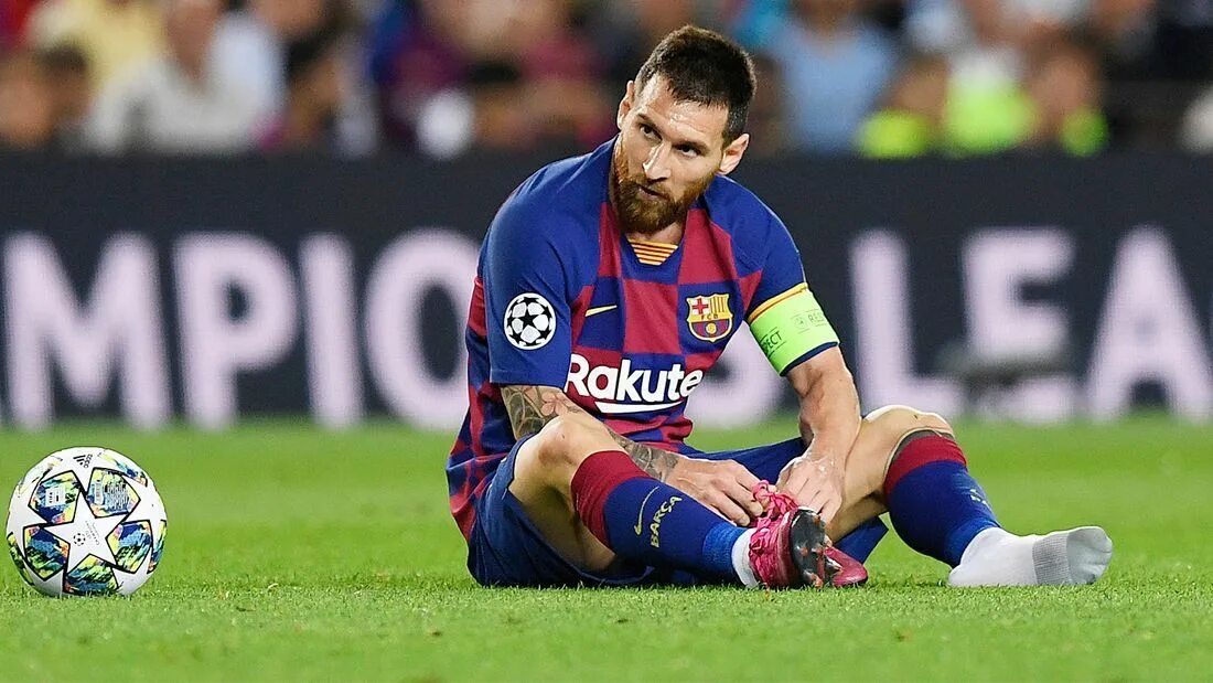 Месси пресс конференция. Блокнот месси барселона. Лионель месси 2021. Месси уходит. Лионель месси псж.