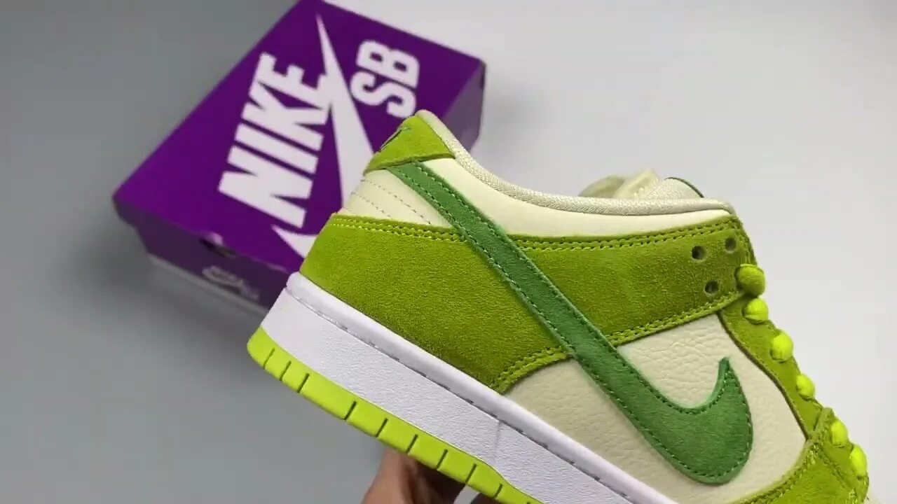 Nike sb dunk low green. Nike dunk low green apple. Nike dunk sb low green 2020. Кроссовки найк данк зеленые. Nike sb dunk low green.