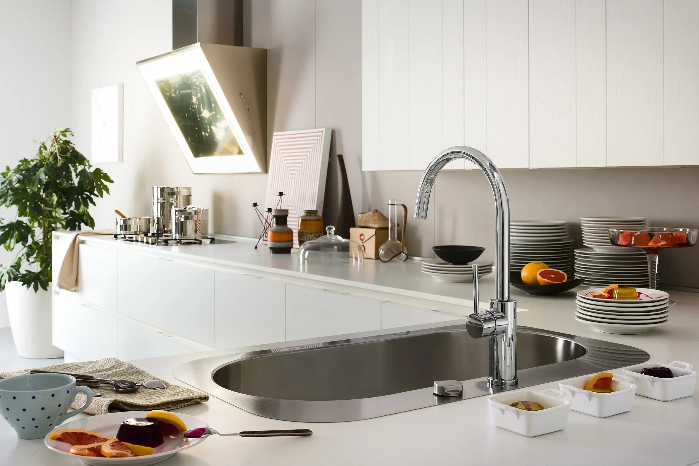 Рейтинг кранов для кухни. Sanitary wares смеситель для кухни. смесители в интерьере. необычные смесители для кухни. кухонный смеситель в интерьере.