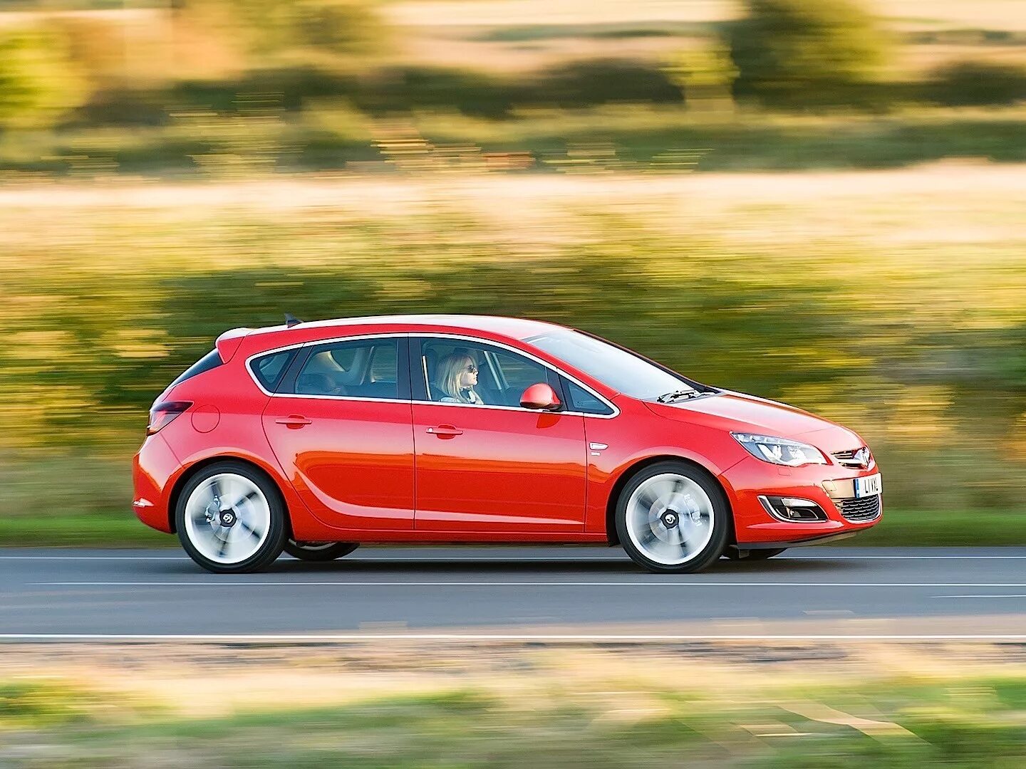 Vauxhall Astra 2011. Opel Astra 2013 хэтчбек.