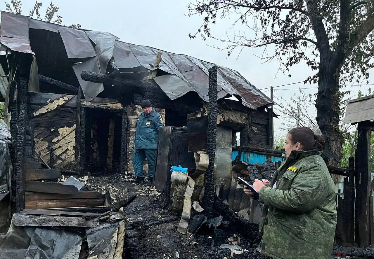 Вольская неделя саратовская область. Пожар в доме. Дом после пожара. Пожар фото. Пожар сегодня.