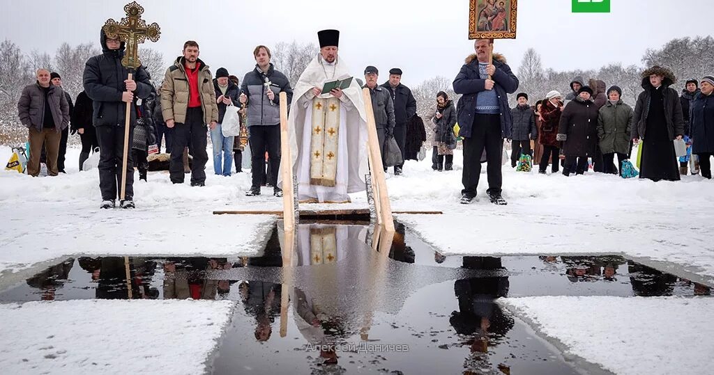 19 января 2014. Крещение Господне праздник прорубь. Талеж крещение 2023. С Крещением Господним 19 января. Празднование крещения.