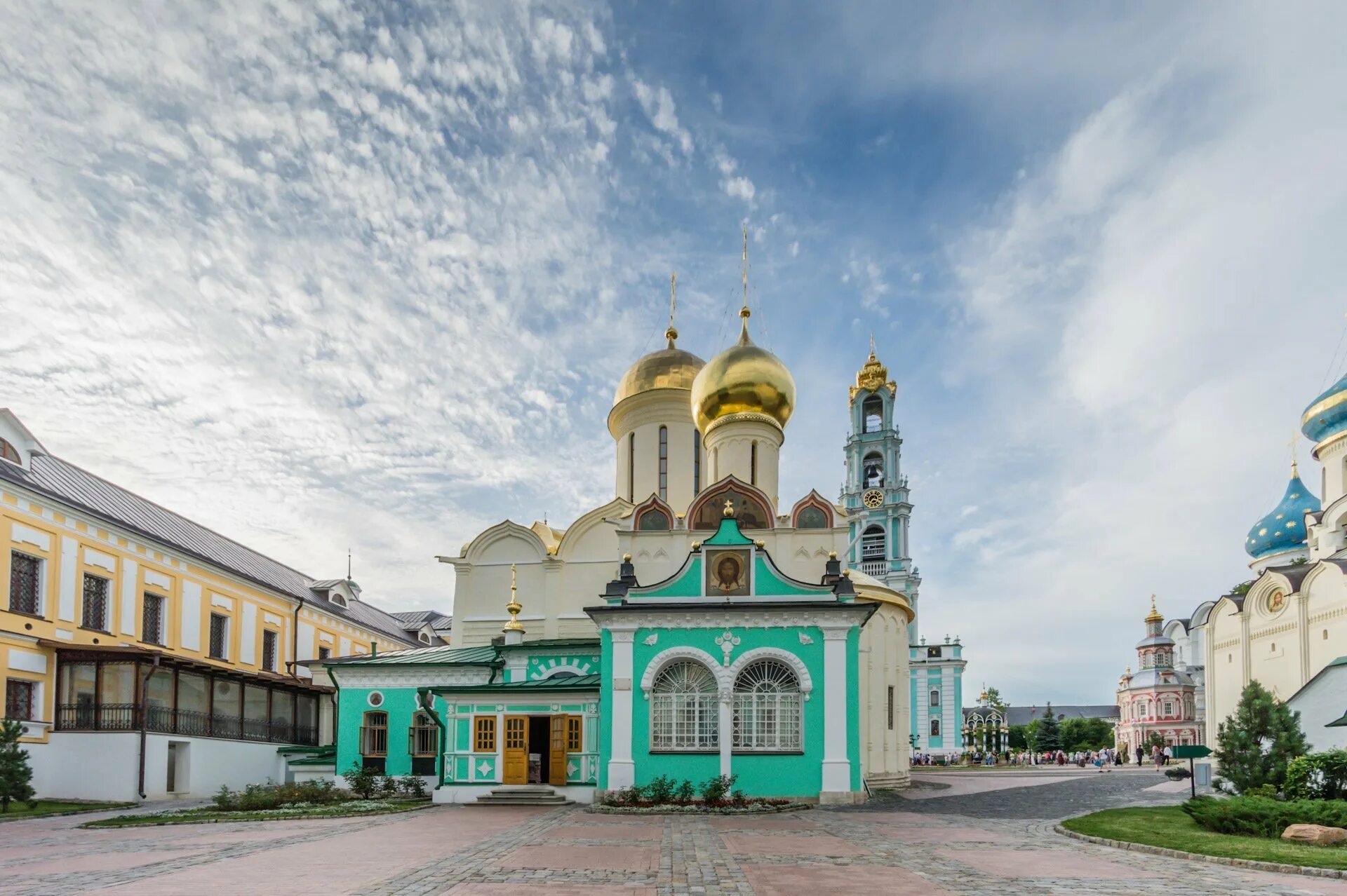 Свято радонежский монастырь. Сергия Радонежского храм Сергеев Пассаж Сергиев Посад. Церковь преподобного Никона Радонежского Сергиев Посад.