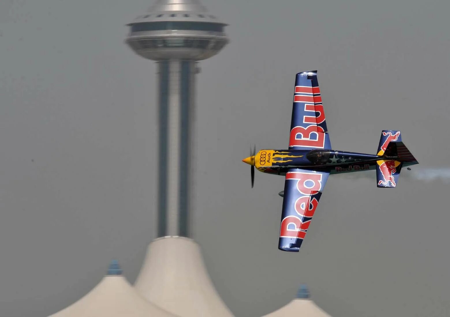 Bull air race. Bul air. Bull air race. Ред булл air race. Red bull air race самолеты.