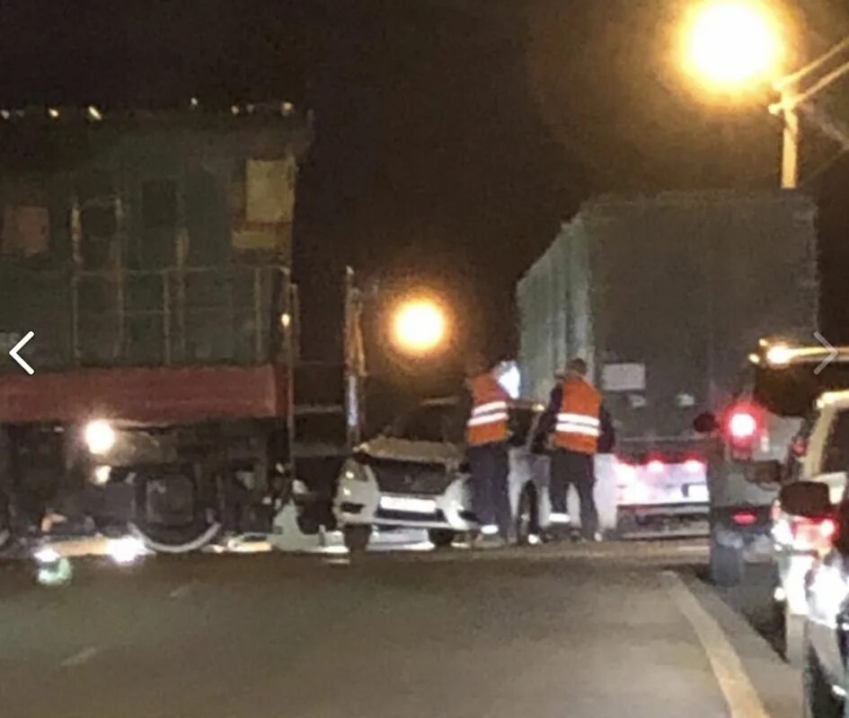 Происшествие на мосту в Ульяновске корабль протаранил поезд. ДТП В Растопуловке Астрахань. Авария в районе Растопуловки. Аварии в Астрахани возле 4 школы.