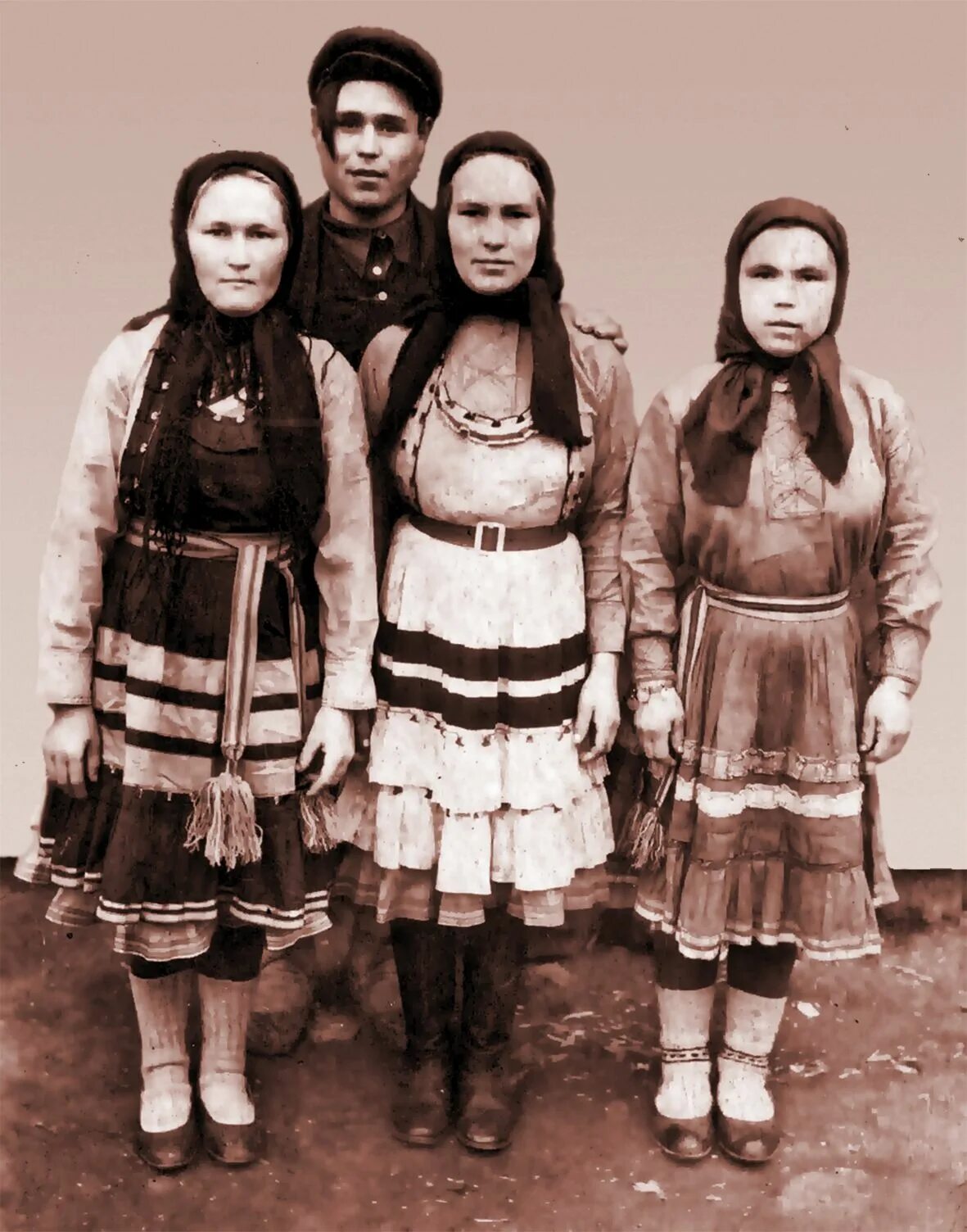 периодизация эдика эриксон. отличительные признаки ребенка от взрослого. детство характерные черты. отличительные черты подростка.