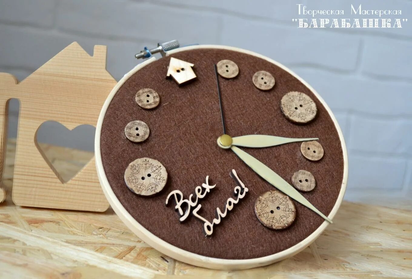 мастерские настенных часов. настенные часы в интерьере. часы из керамики настенные. механизм часов.