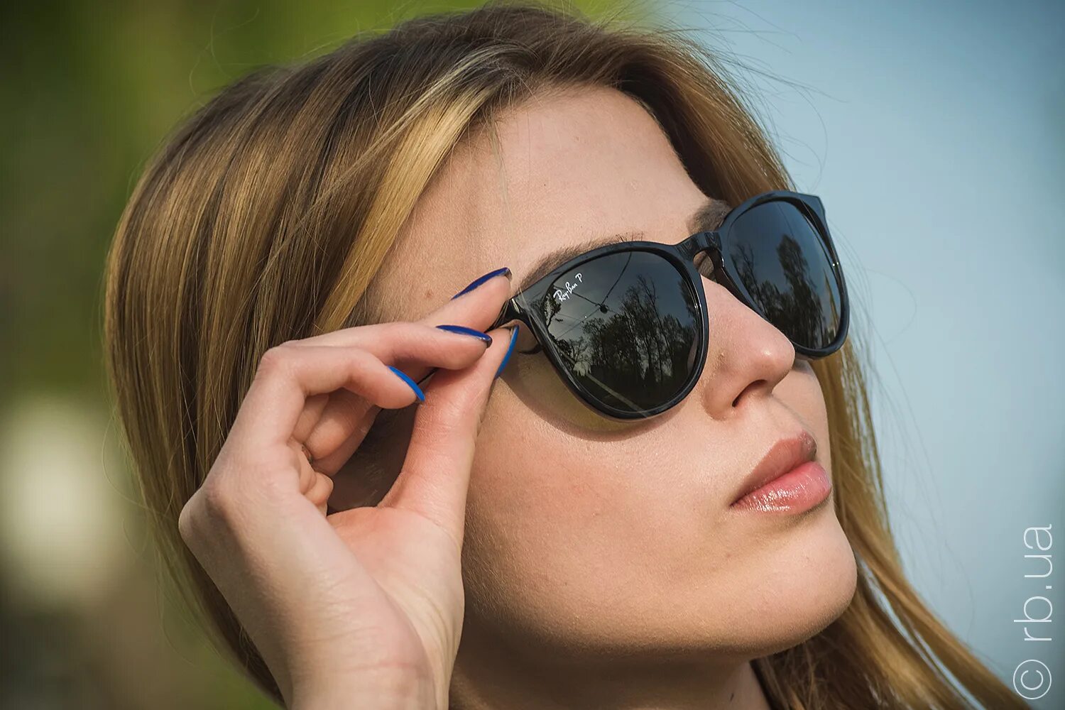 Gael wearing strong thick glasses with big dangling earrings Womens prescription