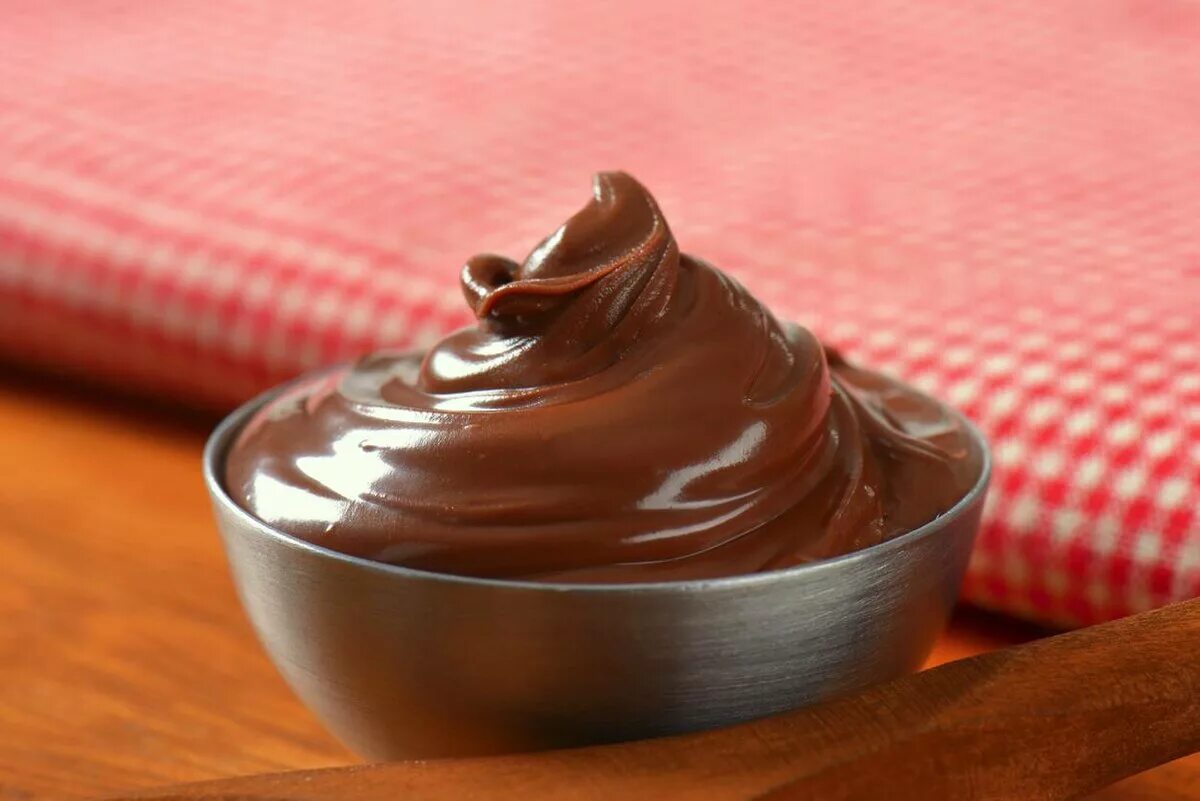 Шоколад для ганаша. Шоколадный ганаш. Шоколадный крем ганаш. Ганаш сливки и шоколад.