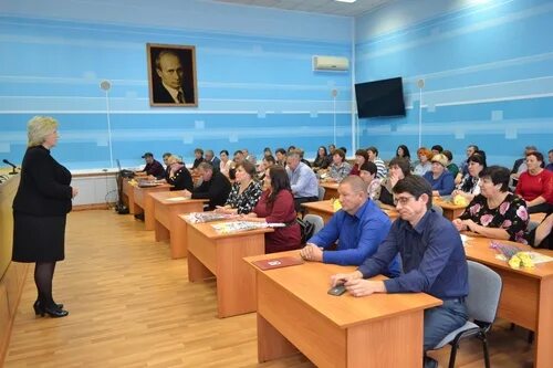 Администрация Вяземского района Хабаровского края. Глава Вяземского района Хабаровского края. Вяземский район Хабаровский край структура собрания депутатов. Знак депутата Вяземского муниципального района. Администрация вяземского муниципального