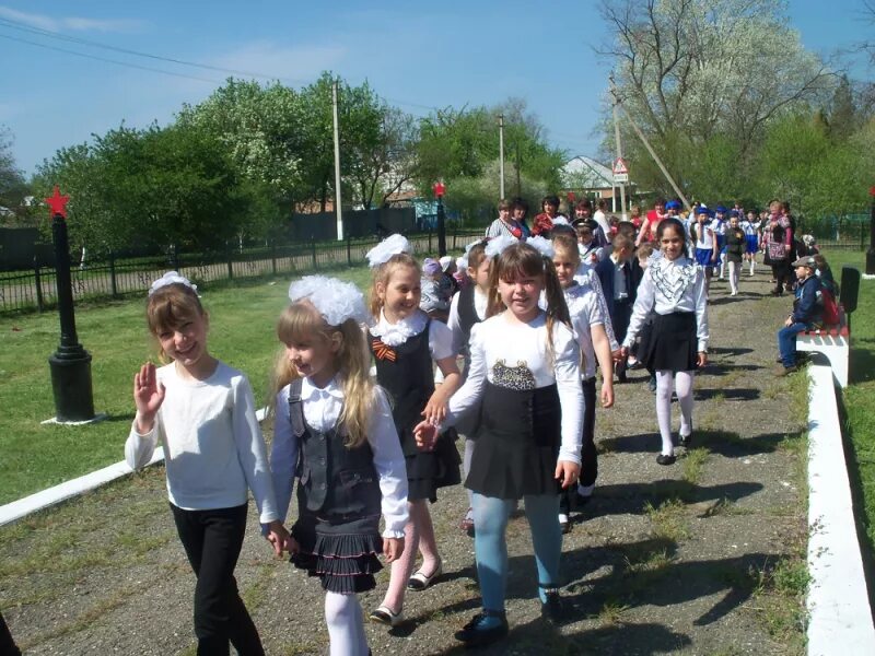 Погода в новомихайловском красногвардейского ставропольского края. Село Новомихайловское Ставропольский край Красногвардейский район. Село Новомихайловское школа номер 4 фото.