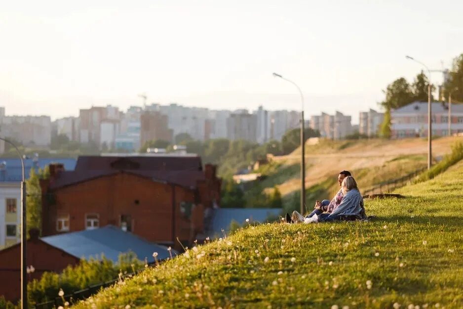 Пасмурный Ижевск. Ижевск лето. Ветреное утро в городе фото. Ветренное доброе ветреное утро.