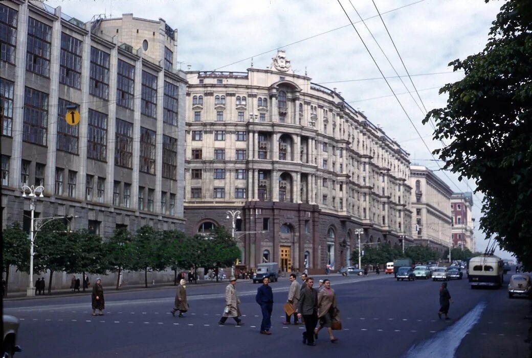 Улица Горького (Тверская) Москвы 50е. Тверская улица 1989. Москва 1989 улица Горького. Магазин Пионер на улице Горького. Ул горького д 8