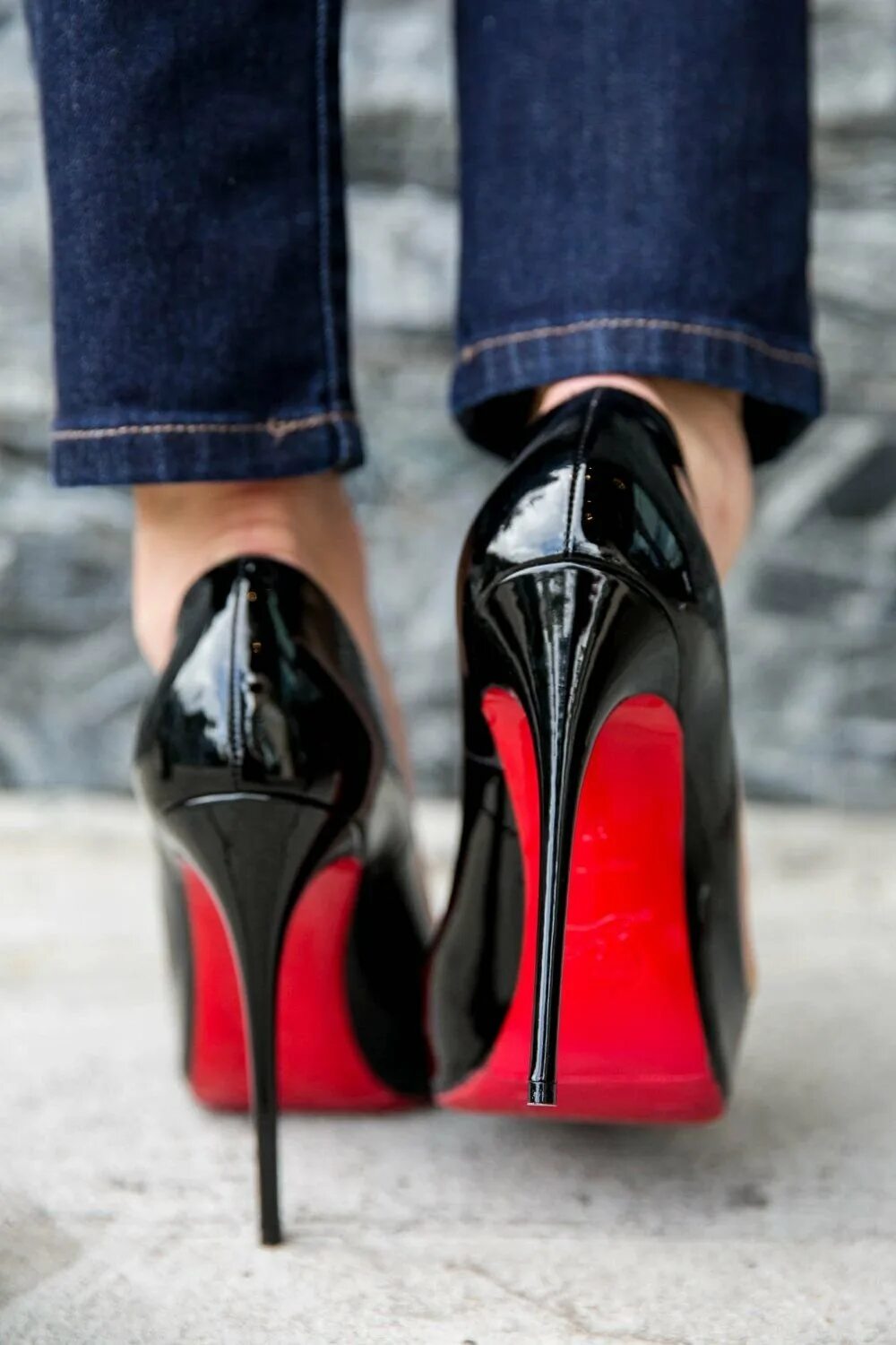 Лабутены видео. Лабутен стилетто. туфли christian louboutin. туфли луи виттон шпилька. лабутены гуччи.