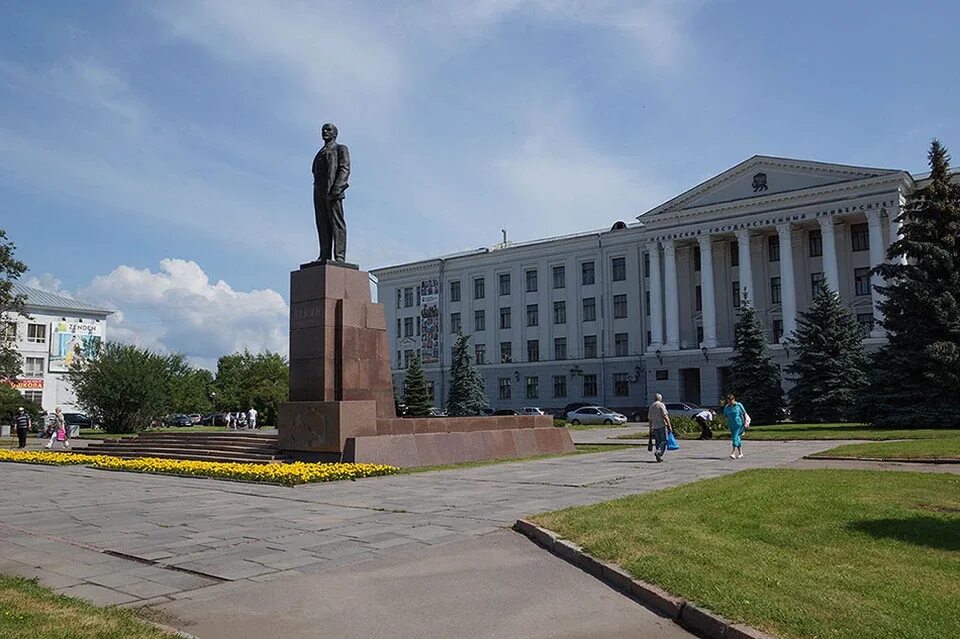 Площадь ленина в центре города